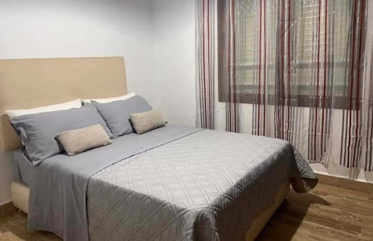 Appartement en retrait a louer avec terrasse de 50m² 
situation quartier administratif
