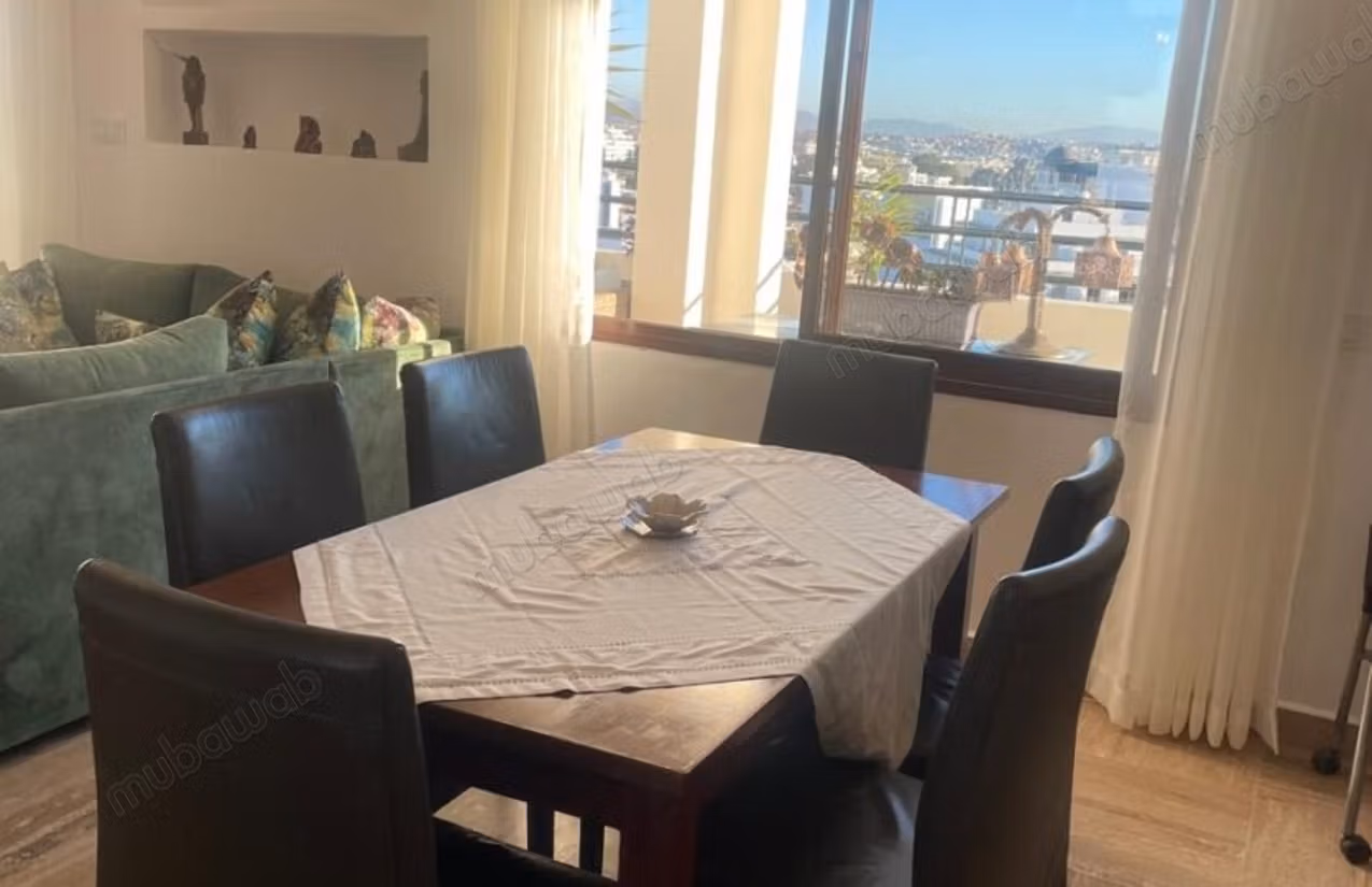 Appartement en retrait a louer avec terrasse de 50m² 
situation quartier administratif