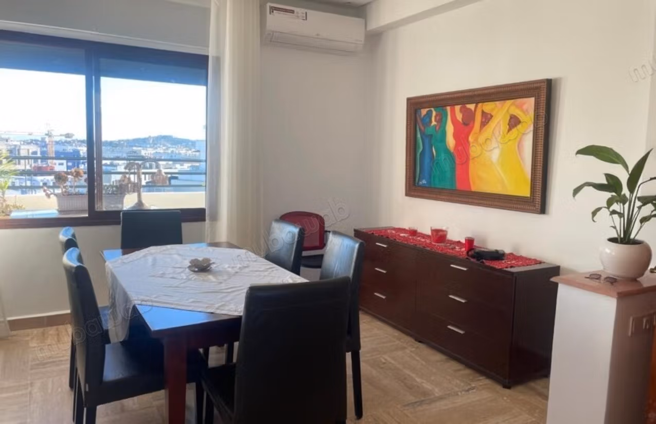 Appartement en retrait a louer avec terrasse de 50m² 
situation quartier administratif