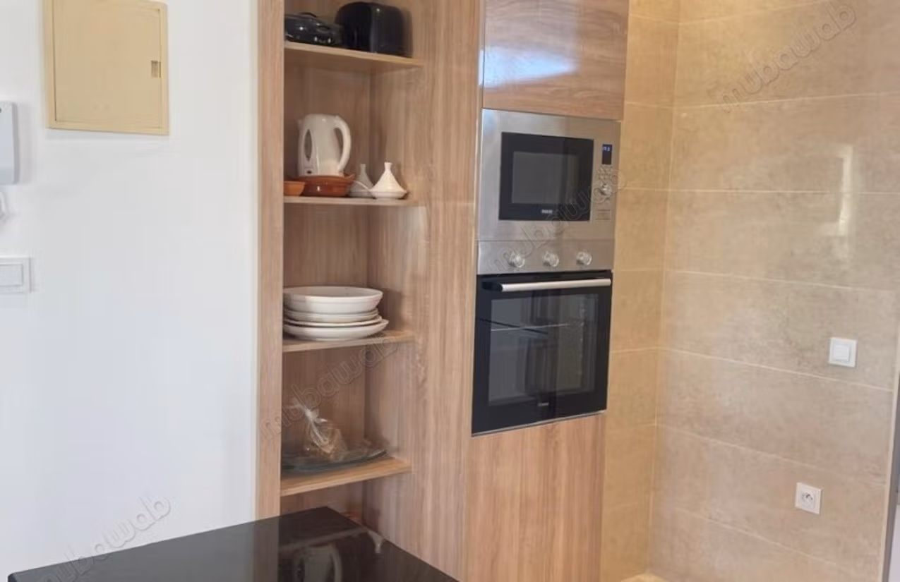 Appartement en retrait a louer avec terrasse de 50m² 
situation quartier administratif