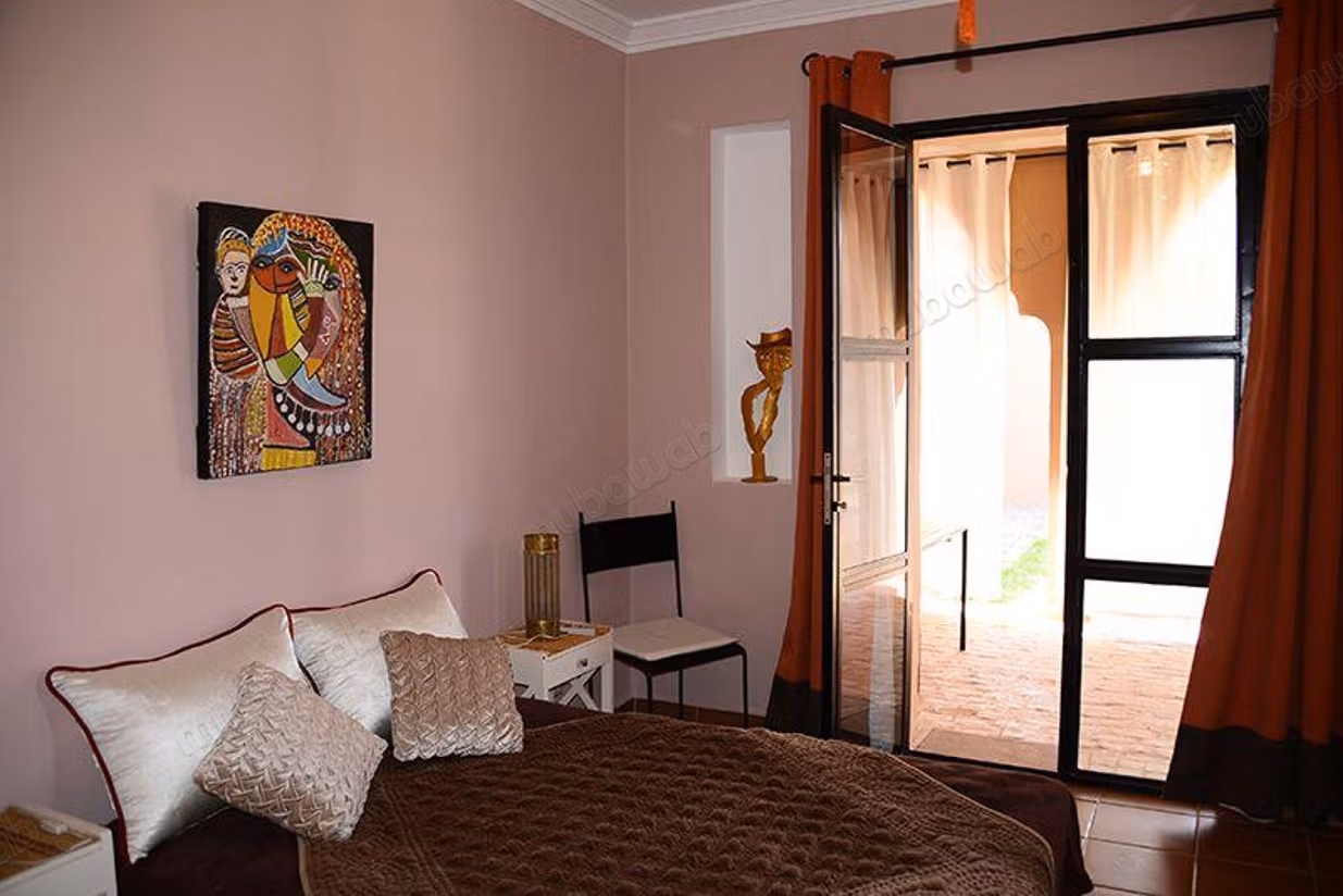 Luxury villa for rent in Taroudant. Residence with heated pool, air conditioning, and beautiful garden