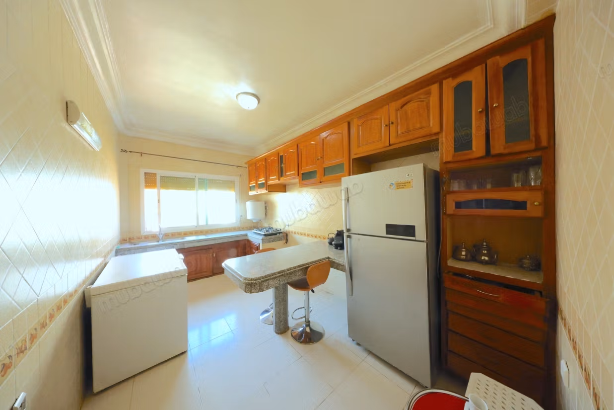 Location saisonnière en Centre. 
2 chambres agréables. 
Résidence avec concierge, climatisation générale