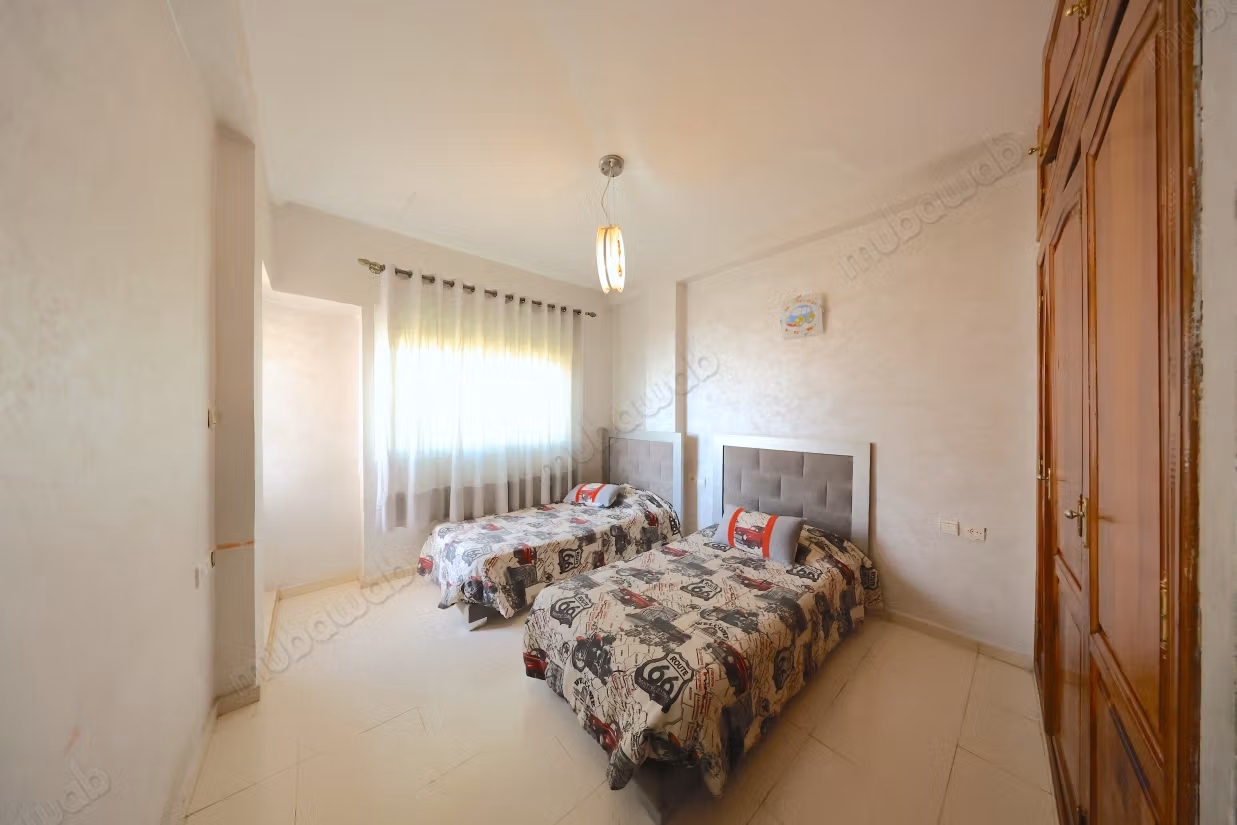Location saisonnière en Centre. 
2 chambres agréables. 
Résidence avec concierge, climatisation générale