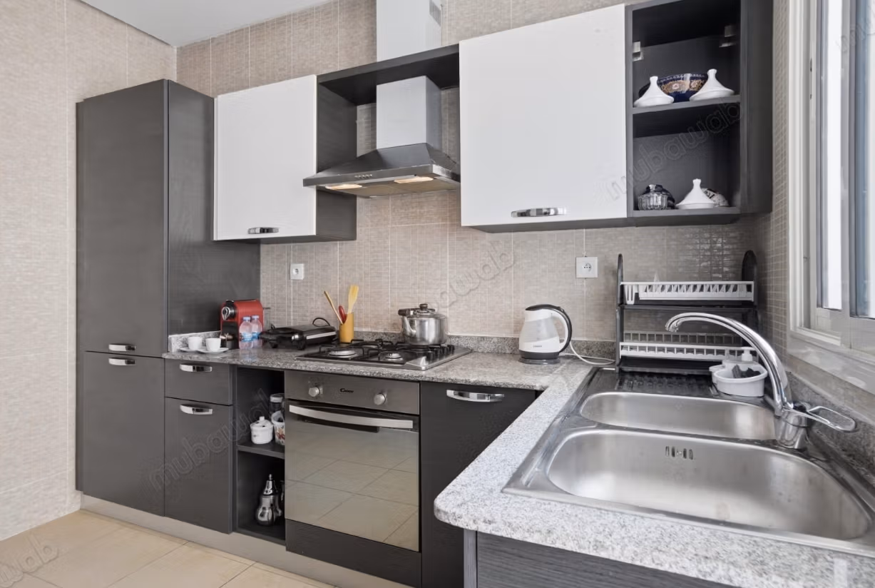Appartement à louer à Hay Mohammadi – 2 chambres, 2 SDB, salon marocain, piscine & parking sous sol