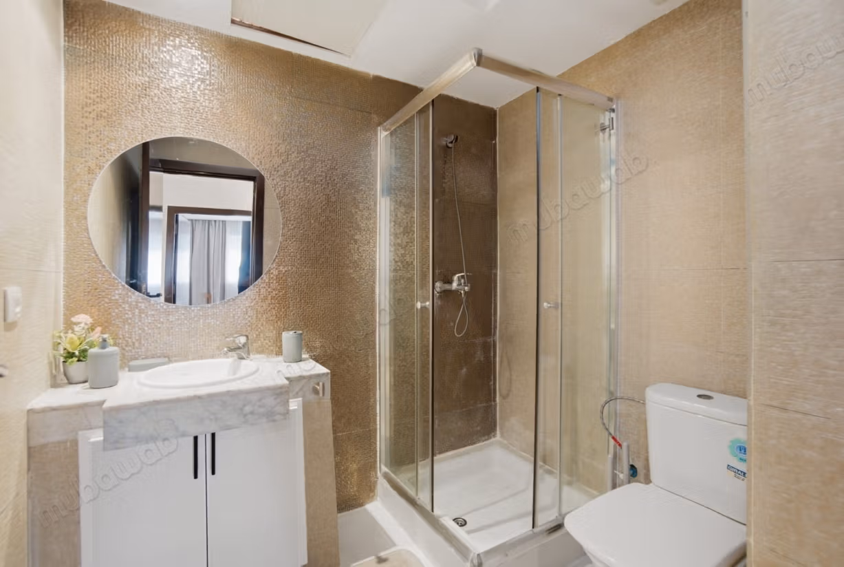 Appartement à louer à Hay Mohammadi – 2 chambres, 2 SDB, salon marocain, piscine & parking sous sol
