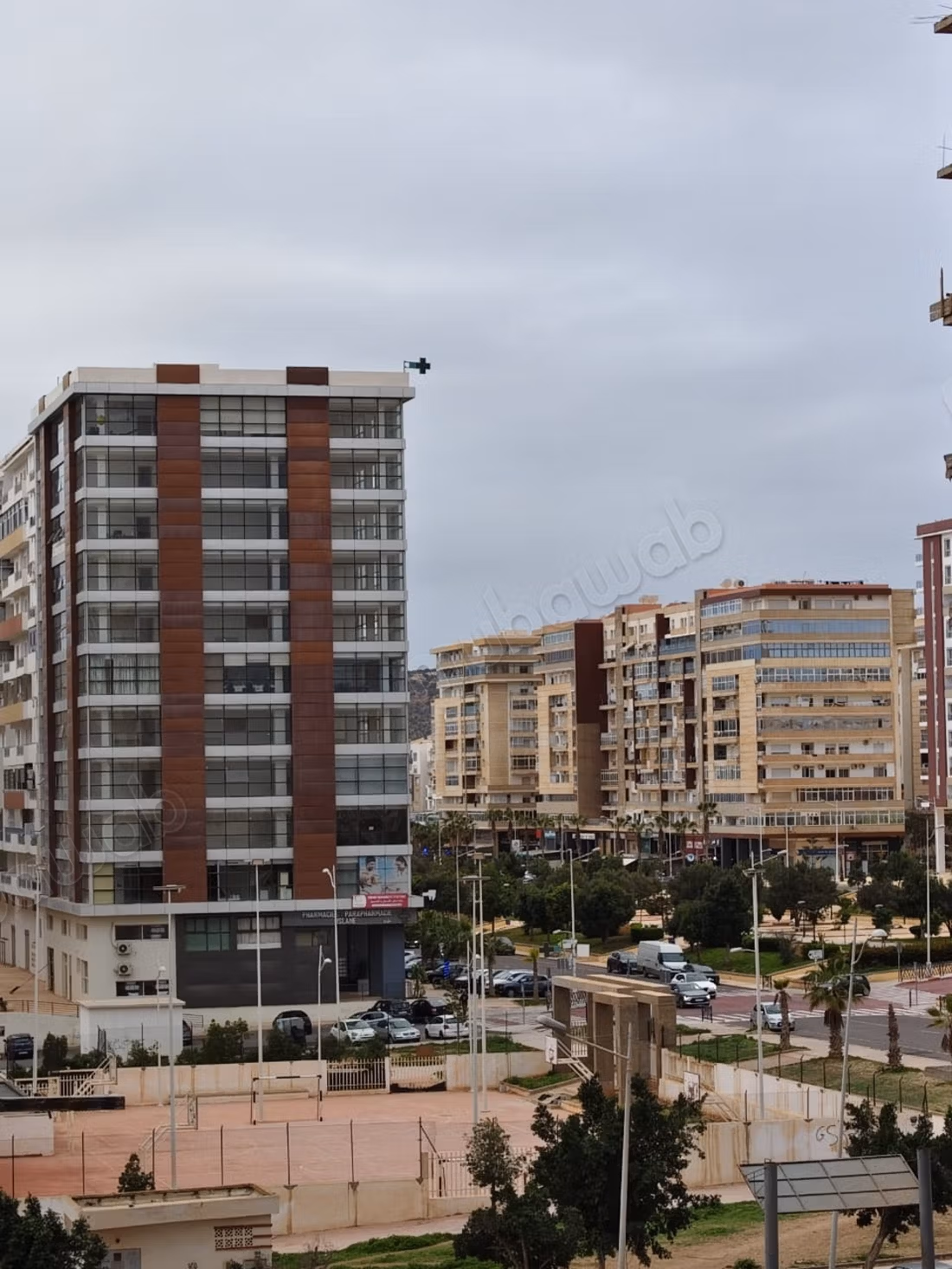 Appartement à louer à Hay Mohammadi – 2 chambres, 2 SDB, salon marocain, piscine & parking sous sol