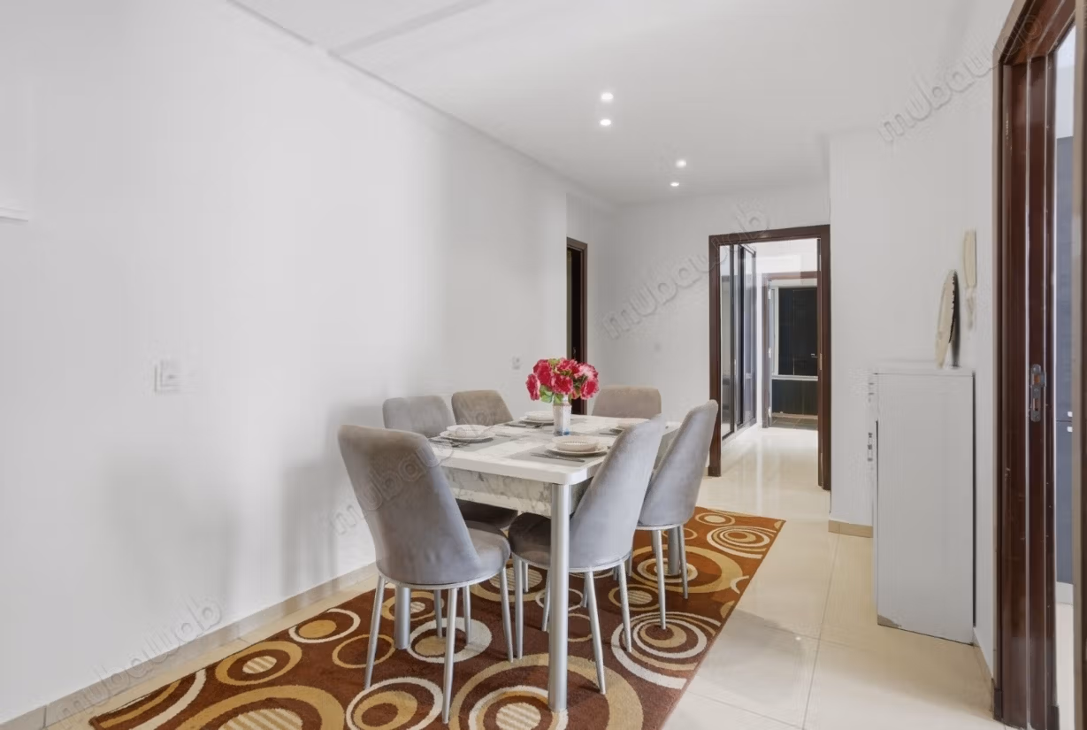 Appartement à louer à Hay Mohammadi – 2 chambres, 2 SDB, salon marocain, piscine & parking sous sol
