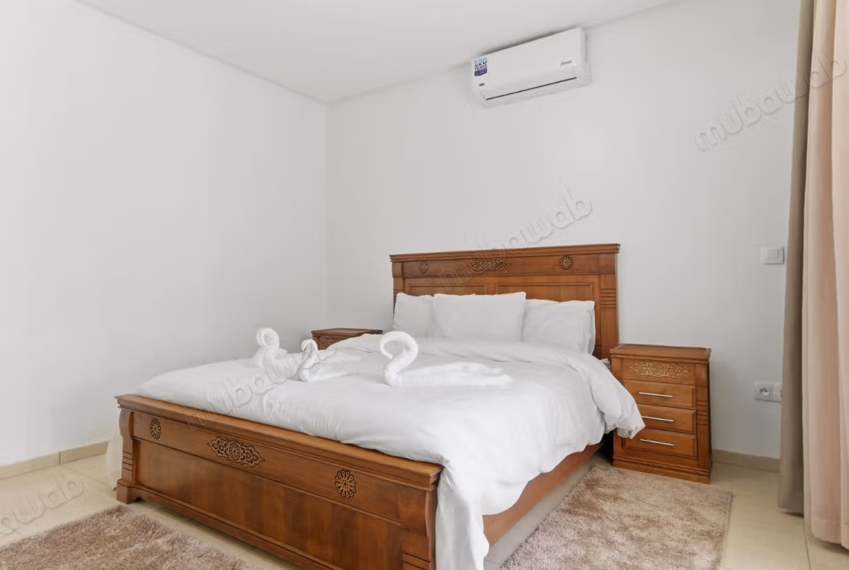 Appartement à louer à Hay Mohammadi – 2 chambres, 2 SDB, salon marocain, piscine & parking sous sol