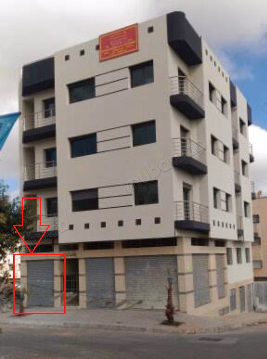 Tienda 22m² con sótano 156m²