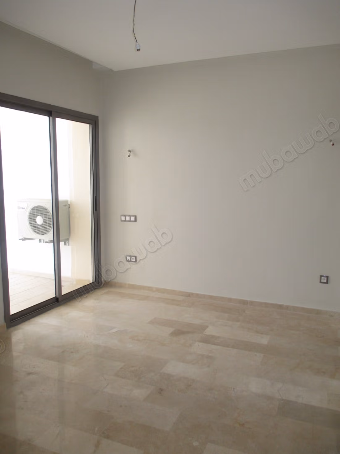 Leeg luxe appartement van 90 m² in Q. Frankrijk Stad tegenover de tram