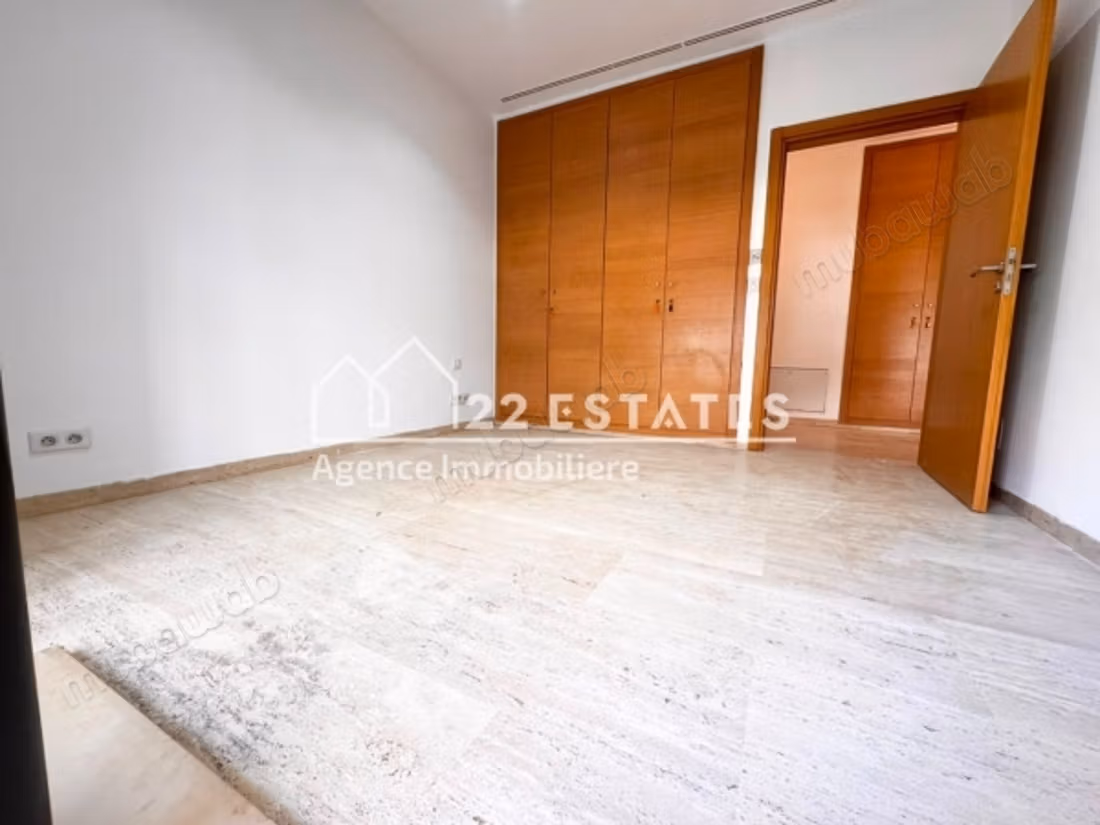 Triplex S4 con giardino alla Marsa