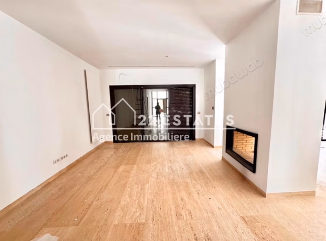 Triplex S4 con giardino alla Marsa