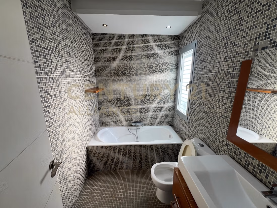 À VENDRE Villa Plain pied à rénover à menzah 5