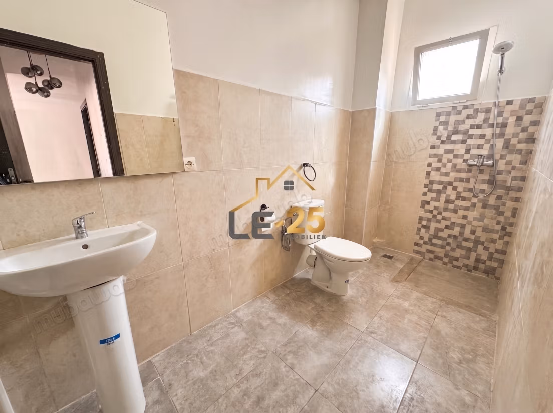 Bel Appartamento con 2 Camere in Diar Marjane