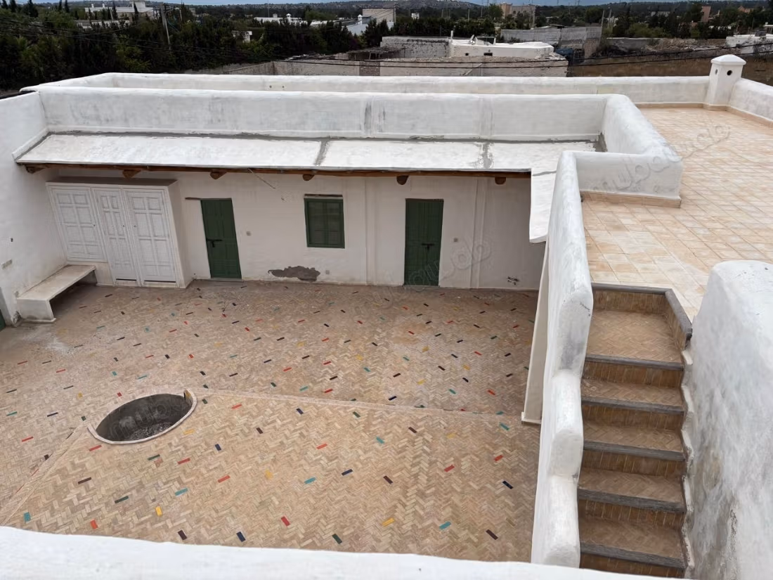 Somptueuse villa à vendre à Douar Laarab. Surface totale 3100 m². Piscine et cheminée