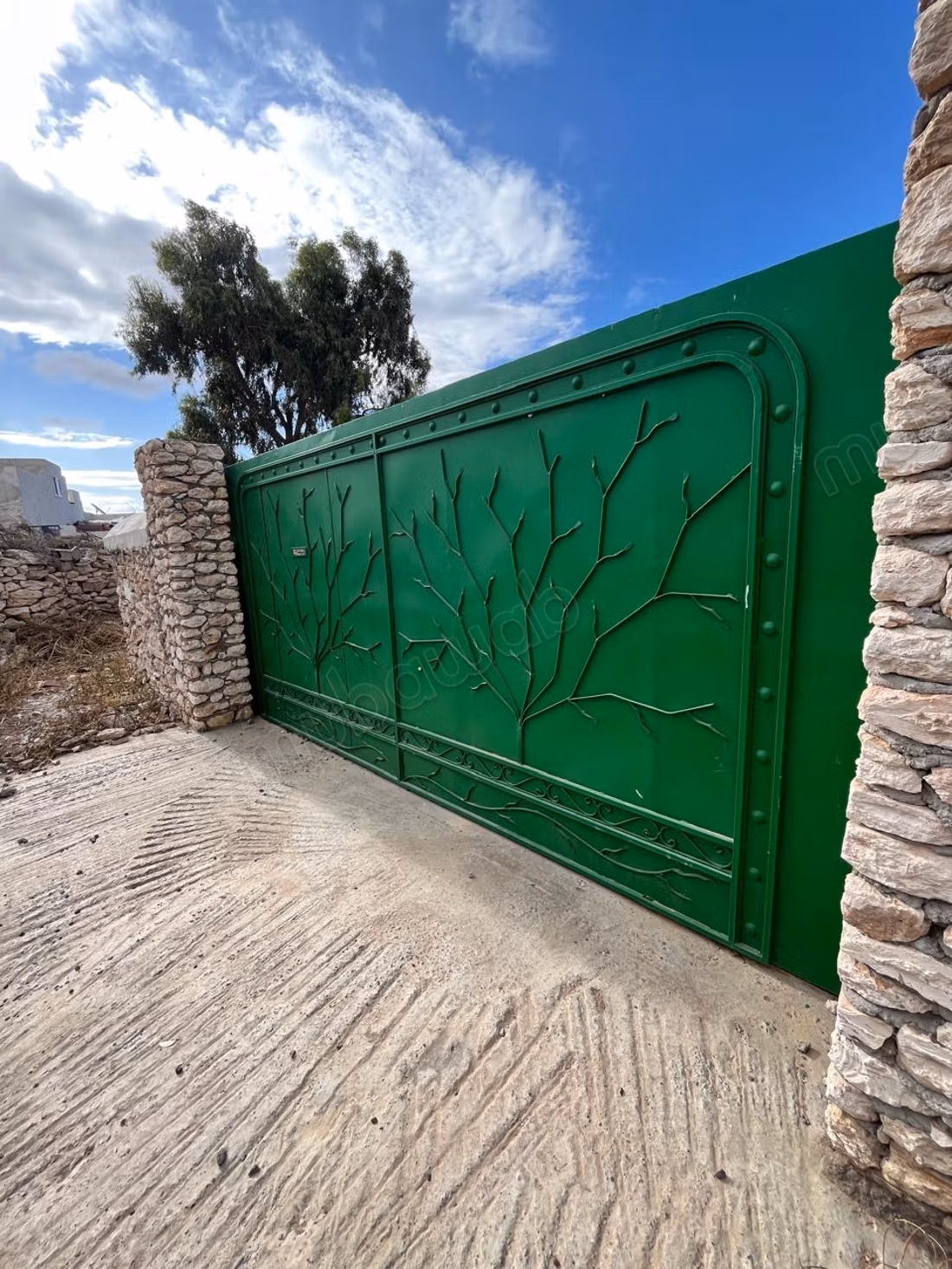 Somptueuse villa à vendre à Douar Laarab. Surface totale 3100 m². Piscine et cheminée