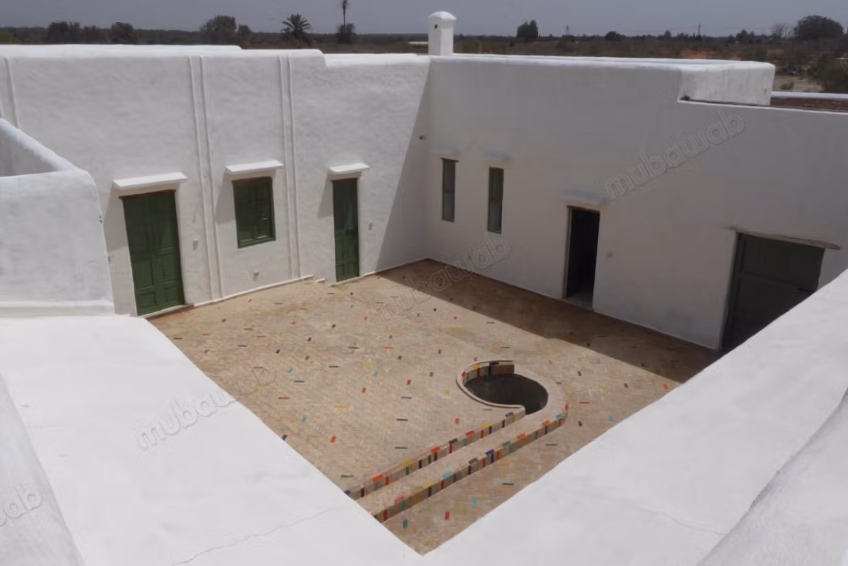 Somptueuse villa à vendre à Douar Laarab. Surface totale 3100 m². Piscine et cheminée