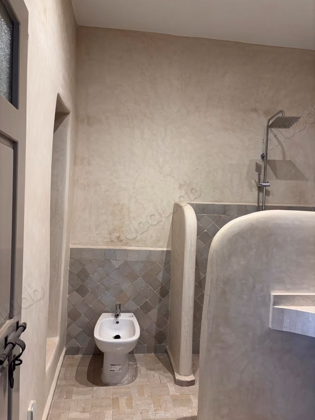 Somptueuse villa à vendre à Douar Laarab. Surface totale 3100 m². Piscine et cheminée