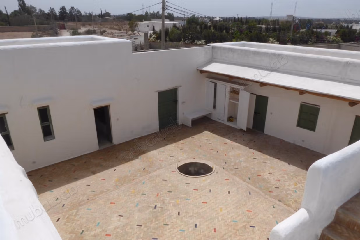 Somptueuse villa à vendre à Douar Laarab. Surface totale 3100 m². Piscine et cheminée