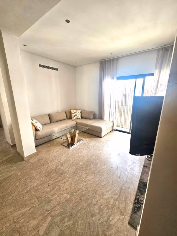Bellissimo appartamento in affitto a Bourgogne Ouest. Superficie di 74 m². Ben arredato
