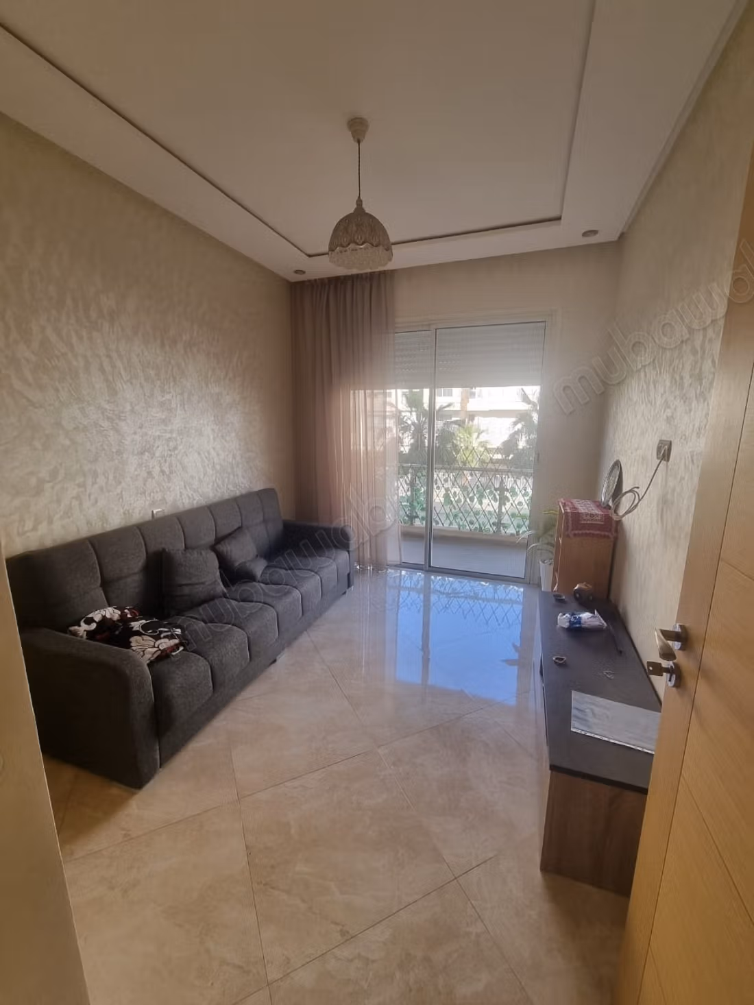 Beautiful apartment for sale in Riyad Salam. 4 rooms. Secure residence equipped with a satellite channel receiving system.