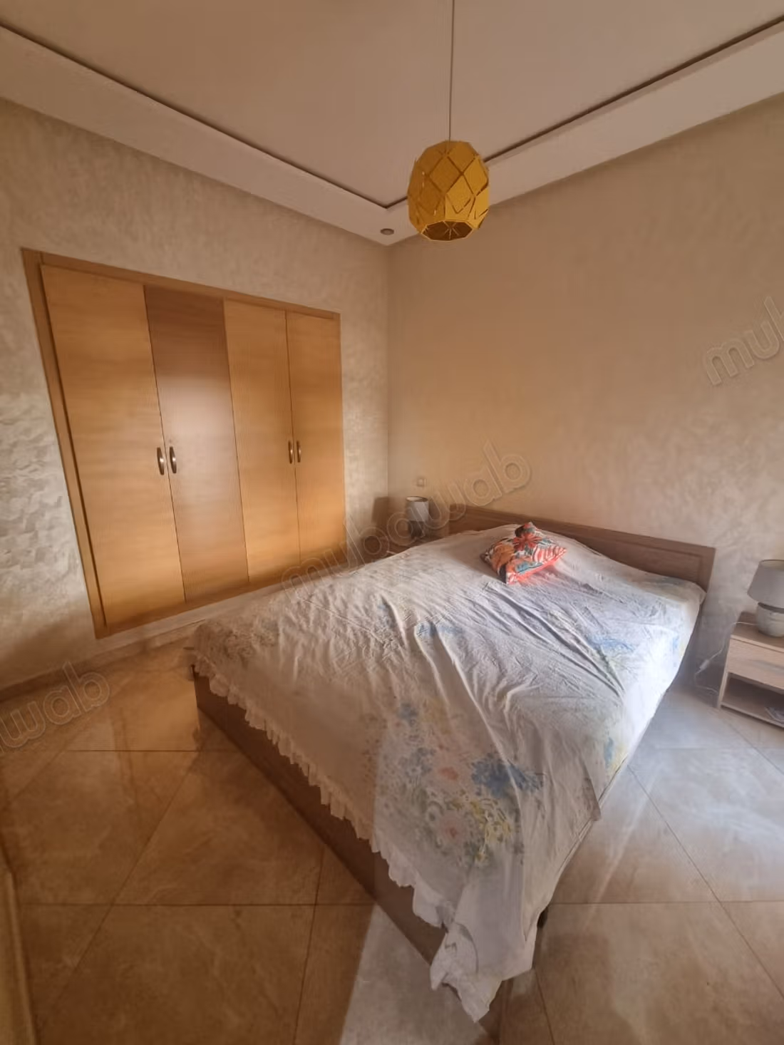 Beautiful apartment for sale in Riyad Salam. 4 rooms. Secure residence equipped with a satellite channel receiving system.
