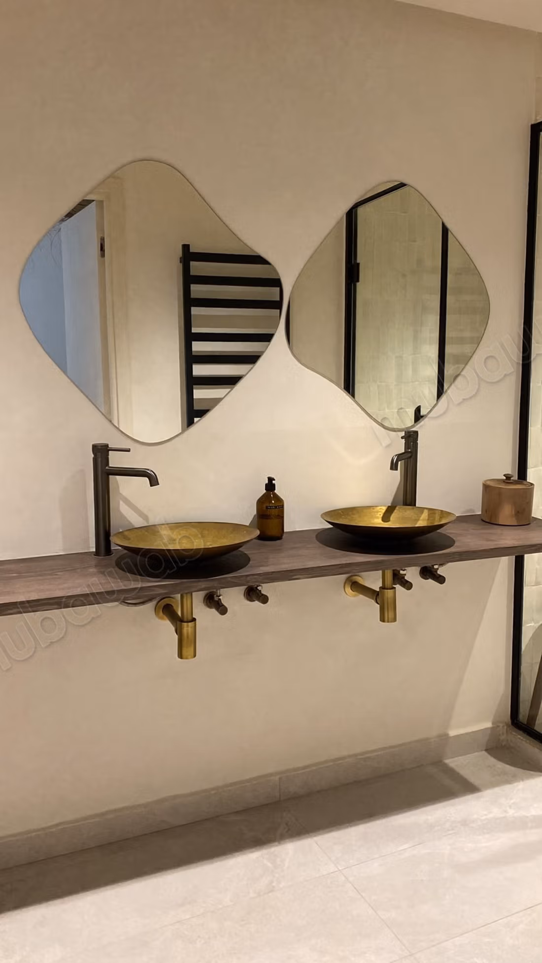 Superbo appartamento in affitto a Triangle d'Or. 2 belle camere. Ben arredato