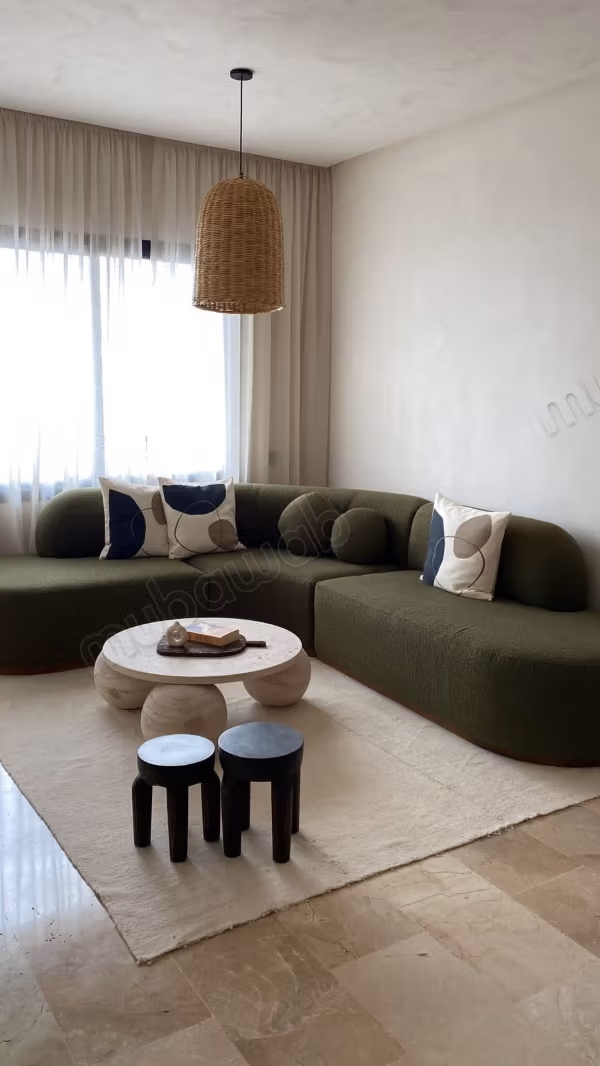 Superbe appartement à louer à Triangle d'Or. 
2 belles chambres. 
Bien meublé