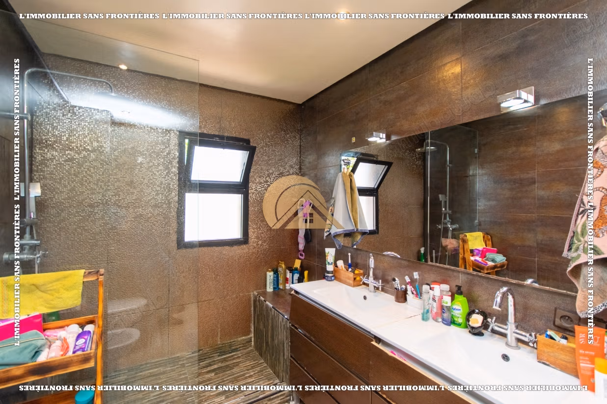 Empty villa for sale in Targa, Marrakech – Private garden – 195 m²