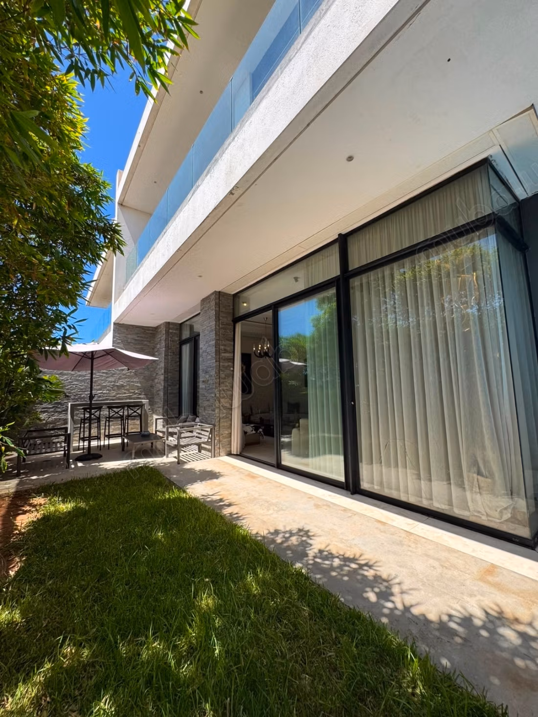 Villa completamente renovada en venta en Dar Bouazza
