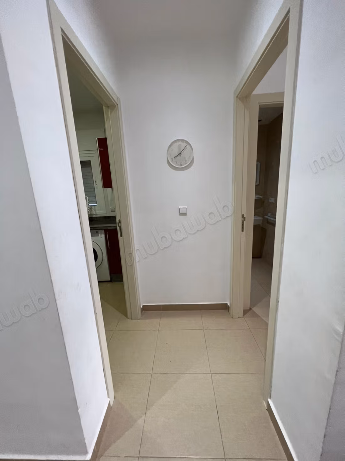 Appartamento con vista sulla piscina e giardino