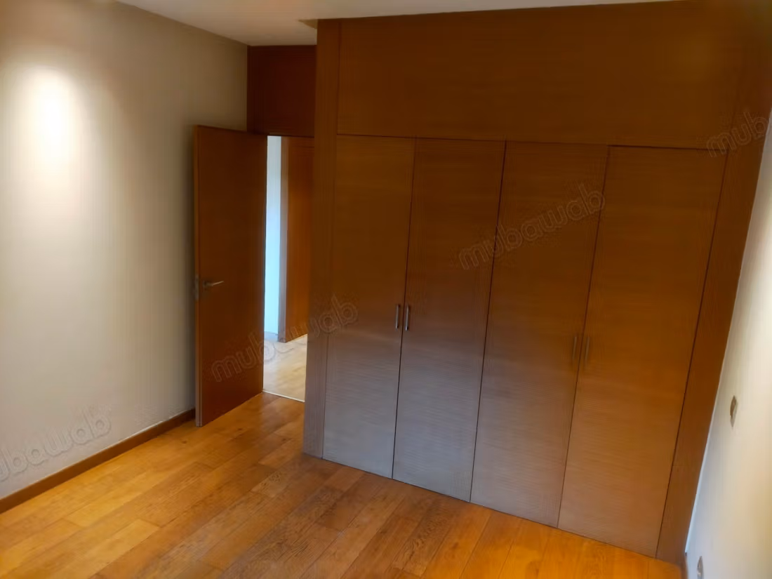 Studio spazioso e vuoto al piano terra, CFC