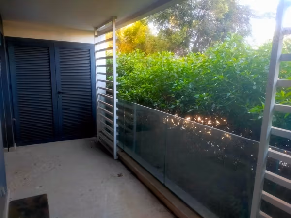 Studio spacieux et vide au rez de jardin, CFC