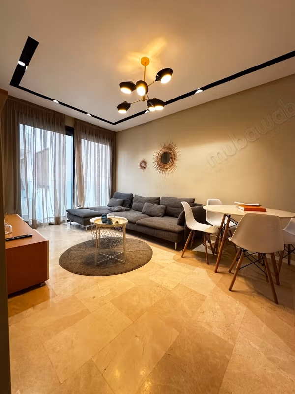 Alquiler de un apartamento en California. 1 bonita habitación. Amueblado