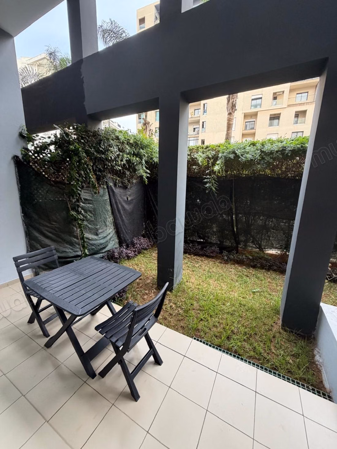 Un magnifique appartement rez de jardiin meublé