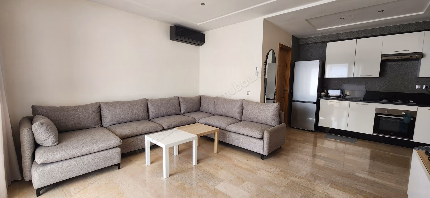 Bell'appartamento arredato con vista mare e piscina
