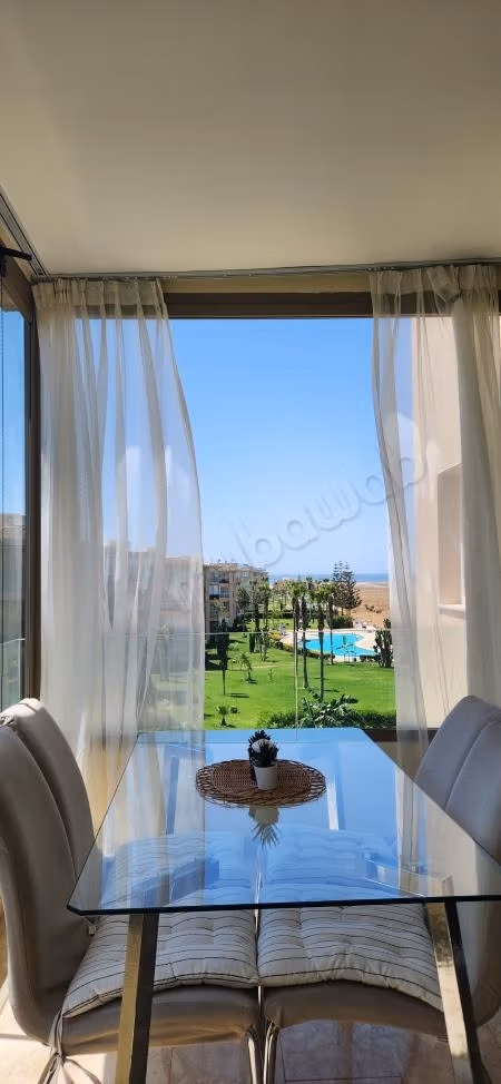 Bel appartement meublé Vue sur mer et piscine