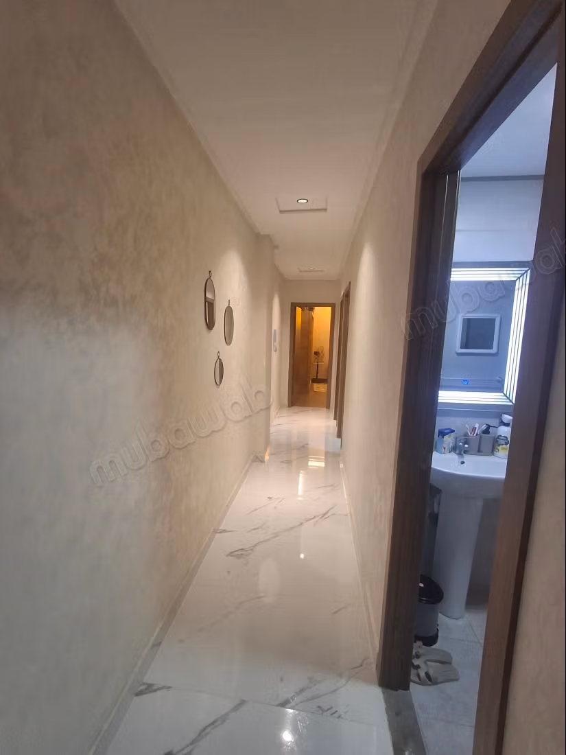 Mooie appartement te koop in de Hassani-buurt van Tanger. Oppervlakte 64 m². Gemeubileerd