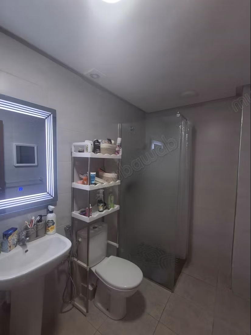 Mooie appartement te koop in de Hassani-buurt van Tanger. Oppervlakte 64 m². Gemeubileerd