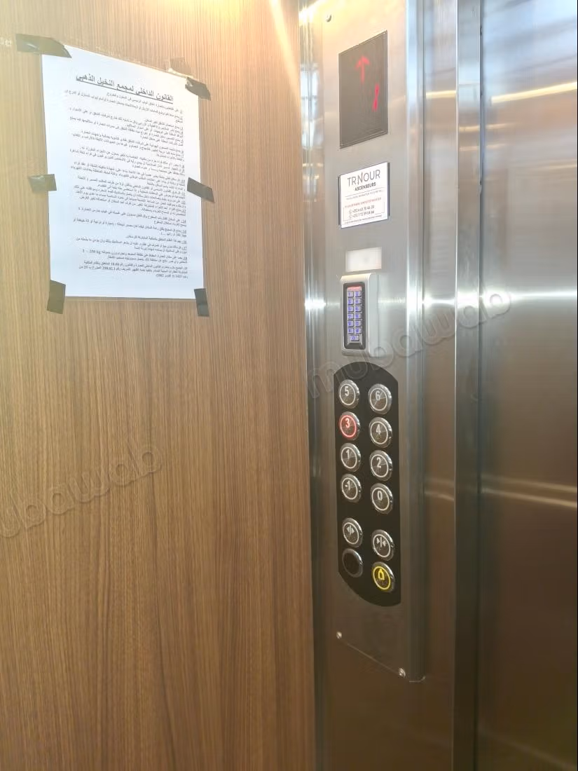 Mooie appartement te koop in de Hassani-buurt van Tanger. Oppervlakte 64 m². Gemeubileerd
