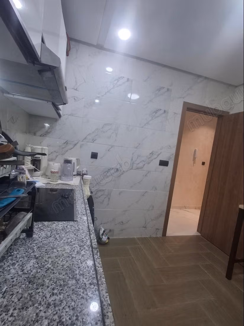 Mooie appartement te koop in de Hassani-buurt van Tanger. Oppervlakte 64 m². Gemeubileerd