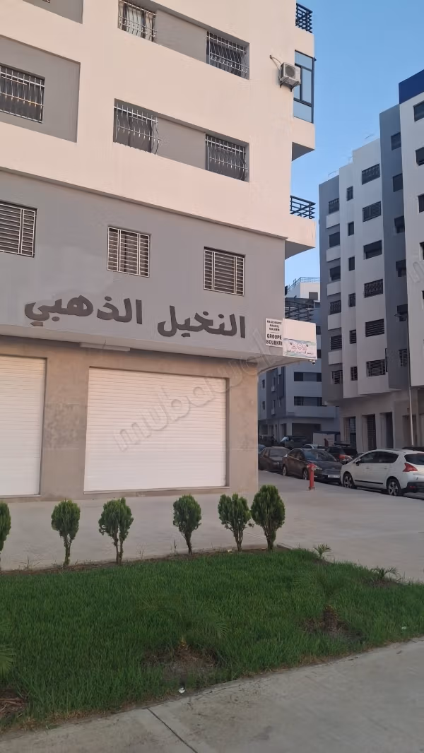 Bell'appartamento in vendita nel quartiere Hassani di Tangeri. Superficie 64 m². Arredato