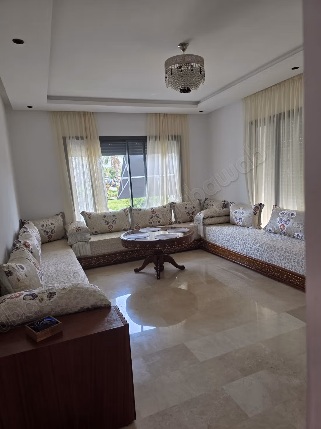 Bel appart meuble mansoria 8300 dh rdc