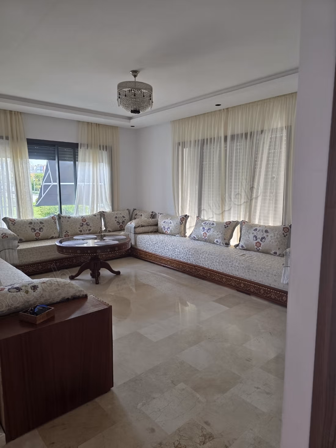 Bel appart meuble mansoria 8300 dh rdc
