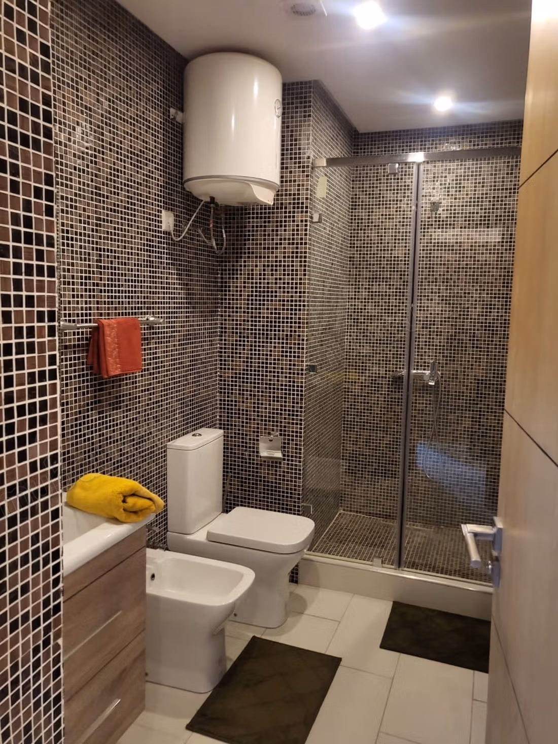 Locatie leuk gemeubileerd studio in Samlalia. 50 meter