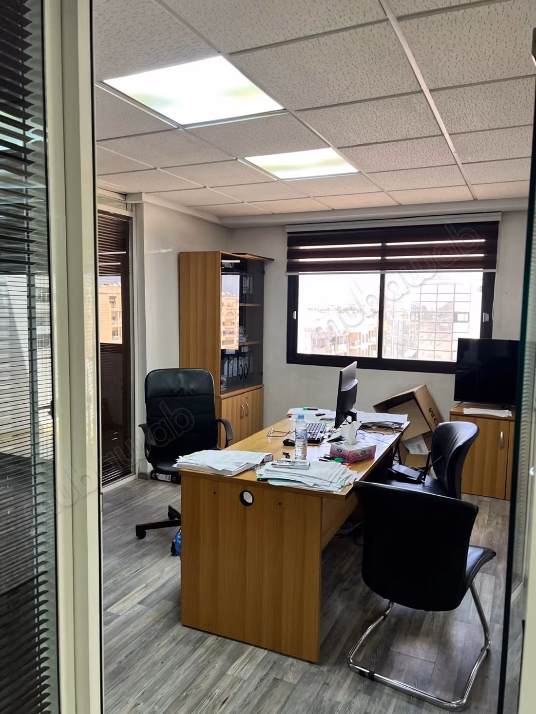 Plateau de bureau premium de 187 m aménagé et cloisonné en plein bld abdelmoumen mitoyen tramway