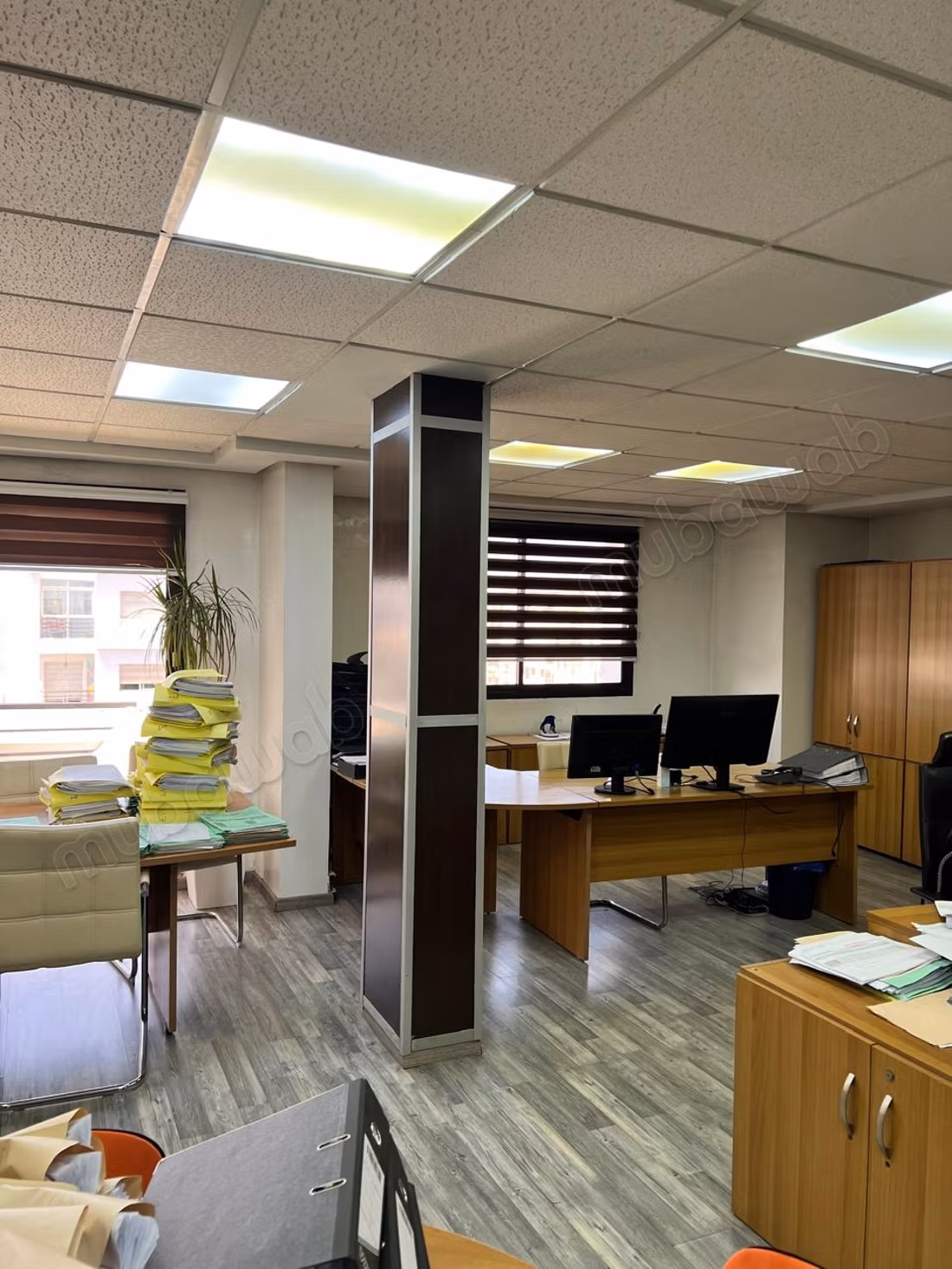 Plateau de bureau premium de 187 m aménagé et cloisonné en plein bld abdelmoumen mitoyen tramway