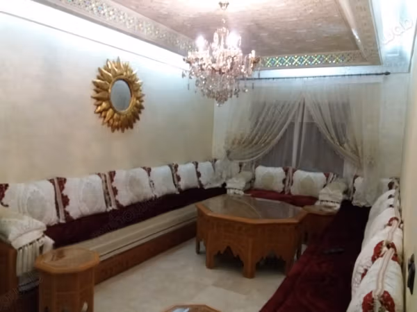 Appartement à vendre à Al Hadika. 
1 Pièce. 
Porte blindée et parabole