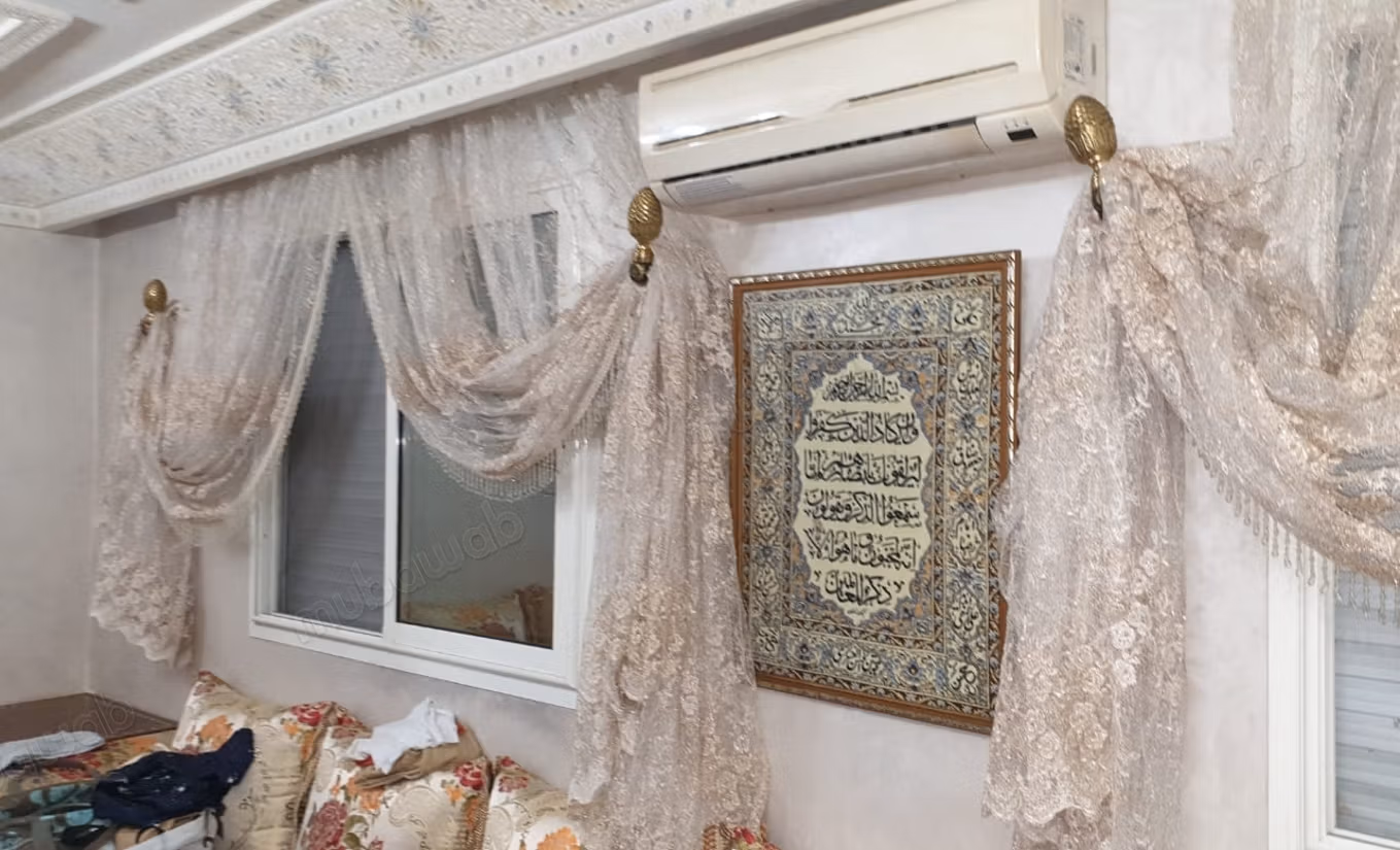 Bell'appartamento in affitto a Kébibat. Superficie di 90 m². Ben arredato