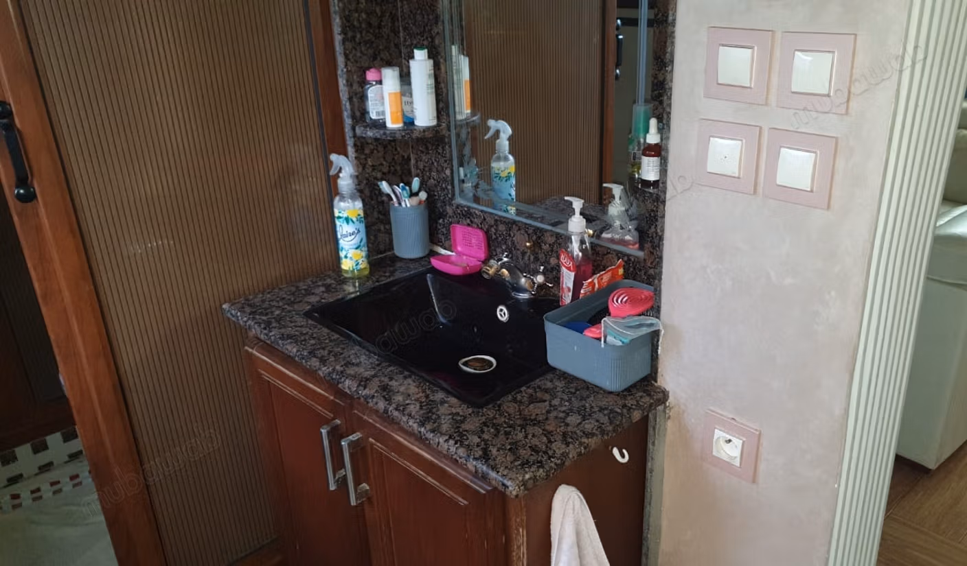 Bell'appartamento in affitto a Kébibat. Superficie di 90 m². Ben arredato